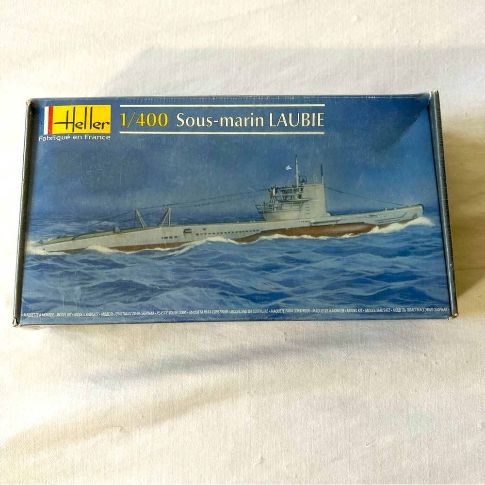 Heller 1/400 Sous-marin LAUBIE Model Kit 81076 Submarine Model Kit 28 pieces